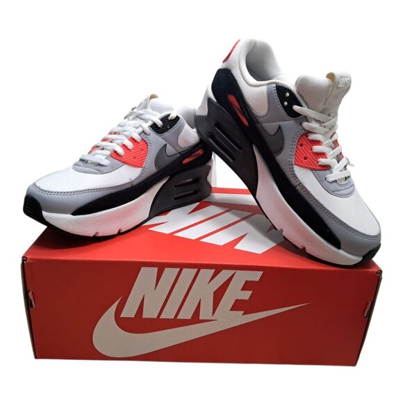 New Nike Women's Air Max 90 LV8 Sneaker - White/Black/Grey - Size: 8 ( 25 CM) - Picture 3 of 16